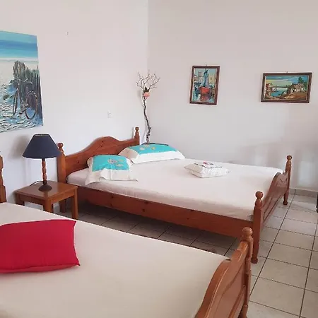 Under The Red Rock And View Daire