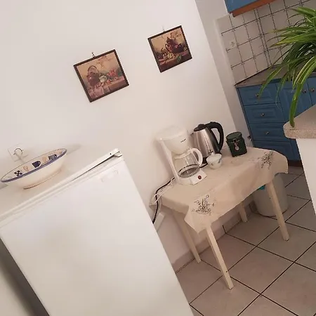 Under The Red Rock And View * Leonídion