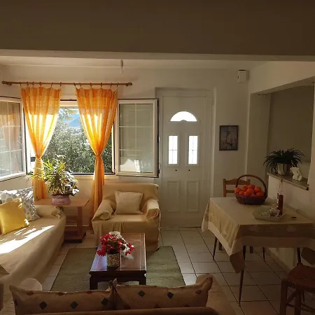 Under The Red Rock And View Daire *