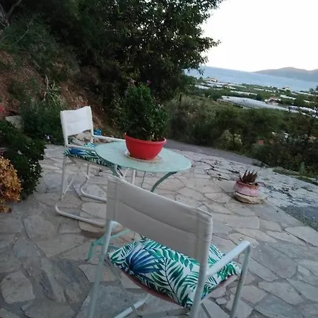 Apartment Under The Red Rock And View