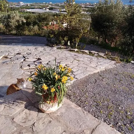 Under The Red Rock And View Апартаменты *