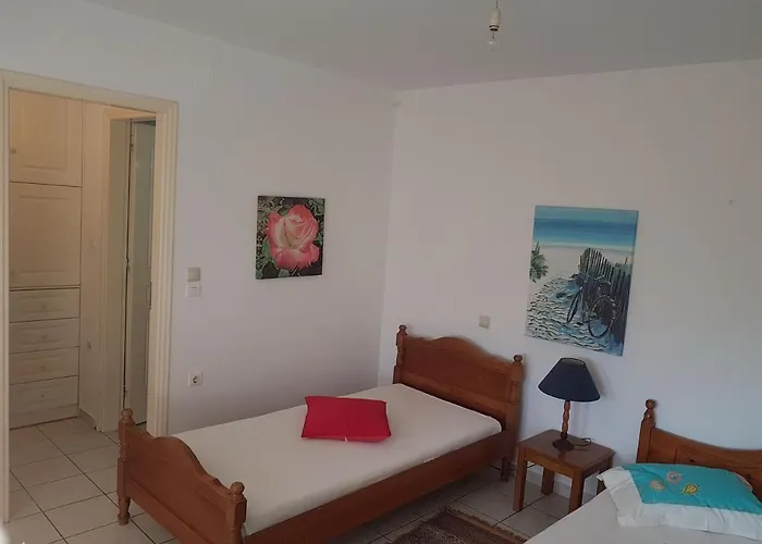 Under The Red Rock And View Apartamento Leonídion